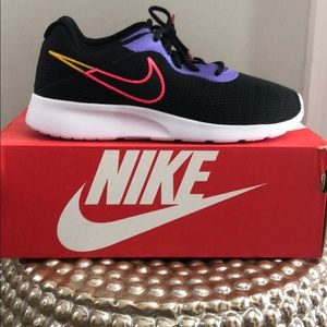 NWT Womens Nike’s